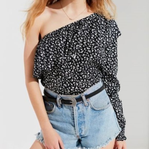 UO Stella One-Shoulder Ruffle Top - Picture 1 of 1